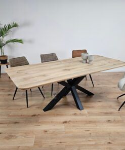 Eiken tafel met afgeronde hoeken met Matrixpoot