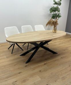 Eiken Ovale tafel met Spider Poot