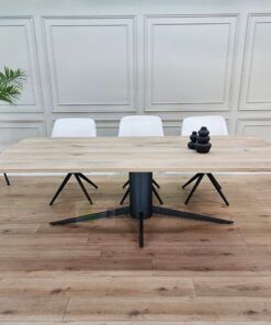 Eiken tafel met afgeronde hoeken met O-Matrix