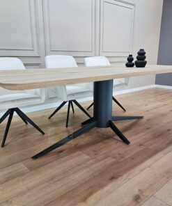 Alternative view of Eiken tafel met afgeronde hoeken met O-Matrix