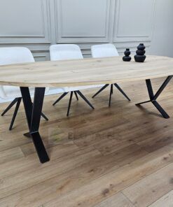 Alternative view of Eikenhout Organische tafel met Lage X poten