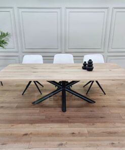 Eiken tafel met afgeronde hoeken met Matrixpoot ronde buis