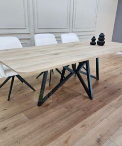 Alternative view of Eiken tafel afgeronde hoeken Vlinder onderstel