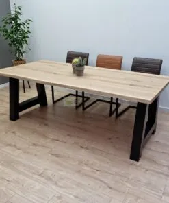 Alternative view of Eikenhout boomstam tafel met A-Poten