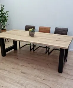 Alternative view of Eikenhout boomstam tafel met H-Poten