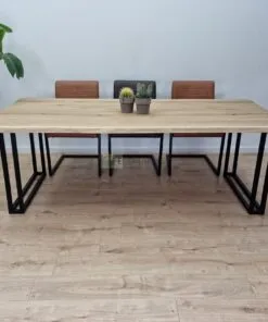 Eikenhout boomstam tafel met U Strip Poten