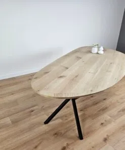 Alternative view of Eikenhout Organische tafel met Kik-Poten