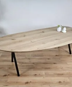Alternative view of Eikenhout Organische tafel met Scissor-Poten