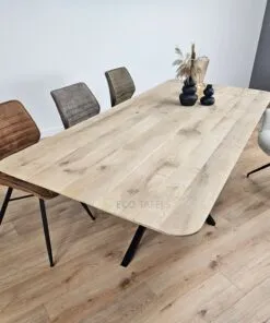 Alternative view of Eiken tafel afgeronde hoeken met Twist-Onderstel K4