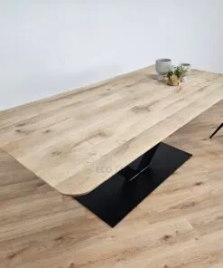 Alternative view of Eiken tafel met afgeronde hoeken met V-Poot