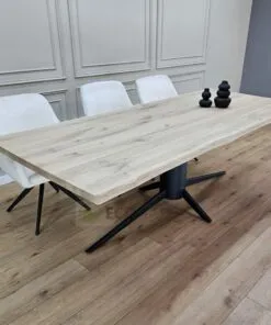 Alternative view of Eikenhout boomstam tafel met O-Matrix