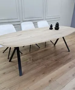 Alternative view of Eiken Deens ovale tafel met Hoge kik poten