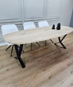 Alternative view of Eiken Deens ovale tafel met Lage X poten