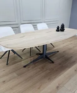 Alternative view of Eikenhout Deens ovale tafel met Octo onderstel