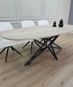 Alternative view of Eiken Deens ovale tafel met Ster onderstel