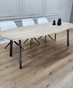 Alternative view of Eiken Deens ovale tafel met Schuine poten