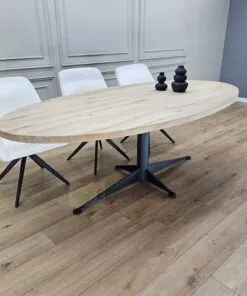 Alternative view of Eikenhout ovale tafel met Octo onderstel
