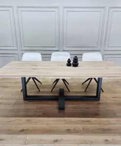 Eiken tafel met afgeronde hoeken met Plus Frame