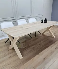 Alternative view of Eiken tafel met afgeronde hoeken met X poten