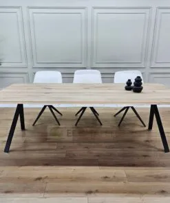 Eiken tafel afgeronde hoeken met hoge Kik poten