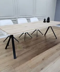 Alternative view of Eiken tafel afgeronde hoeken met hoge Kik poten