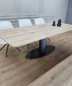 Alternative view of Eiken tafel met afgeronde hoeken met O-Ovaal onderstel