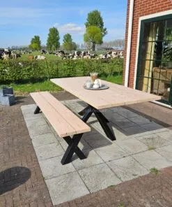 Alternative view of Douglashout tuintafel met Matrixpoten 8x8 (buisdikte)