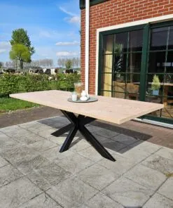 Douglashout tuintafel met smalle Matrixpoot