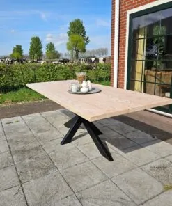 Alternative view of Douglashout tuintafel met smalle Matrixpoot