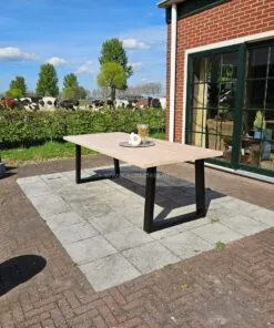 Alternative view of Douglashout tuintafel met Trapezium poten