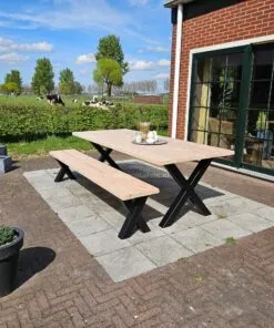 Alternative view of Douglashout tuintafel met X poten