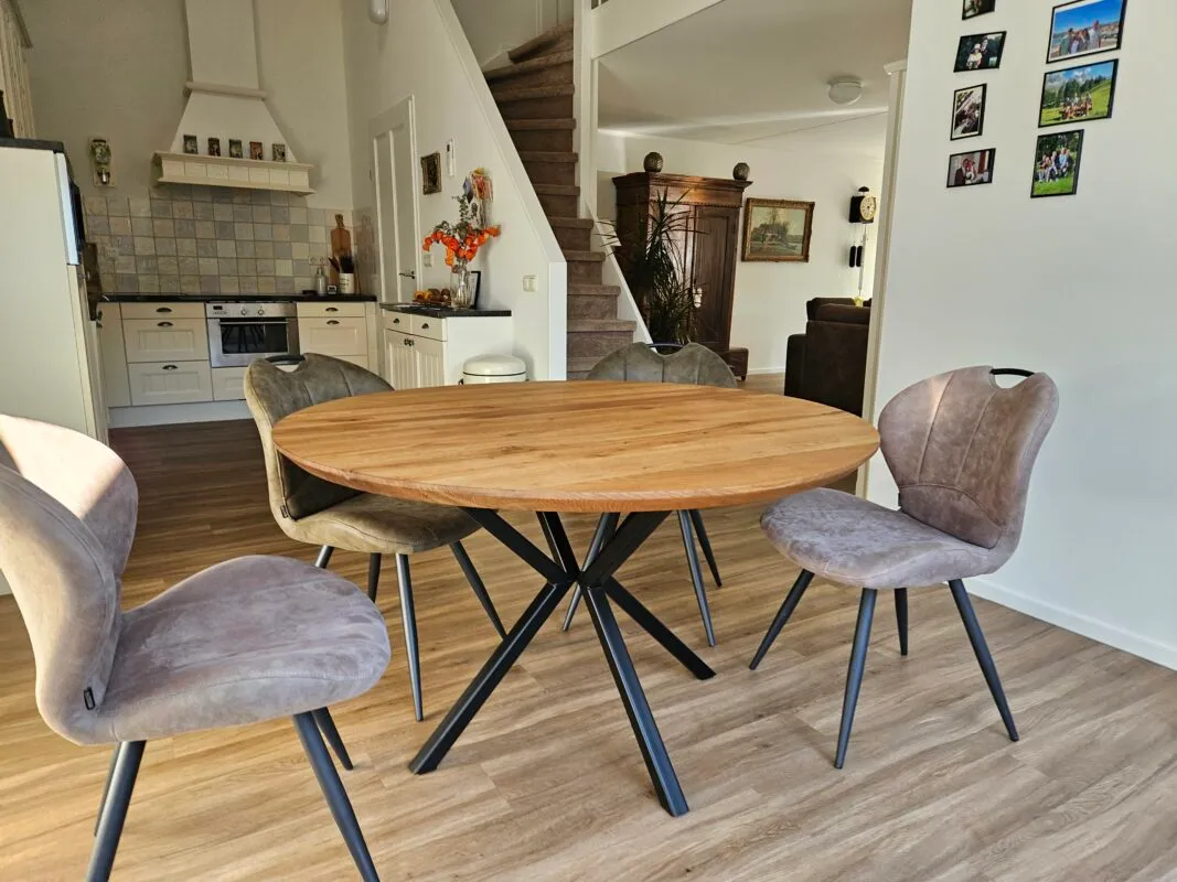 Eiken ronde tafel