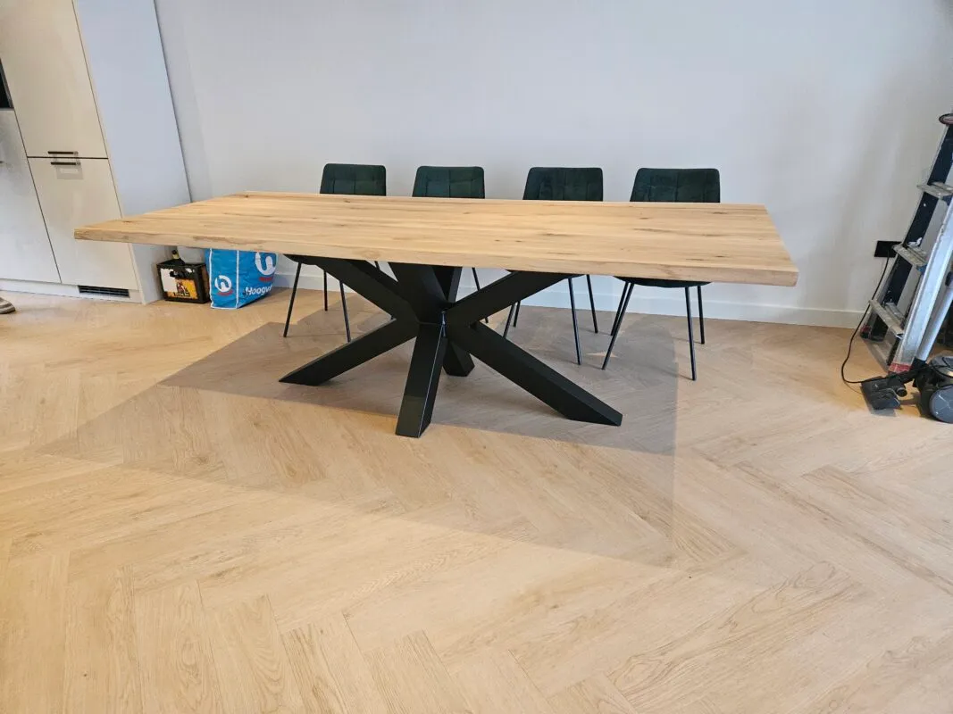 Eiken boomstam tafel