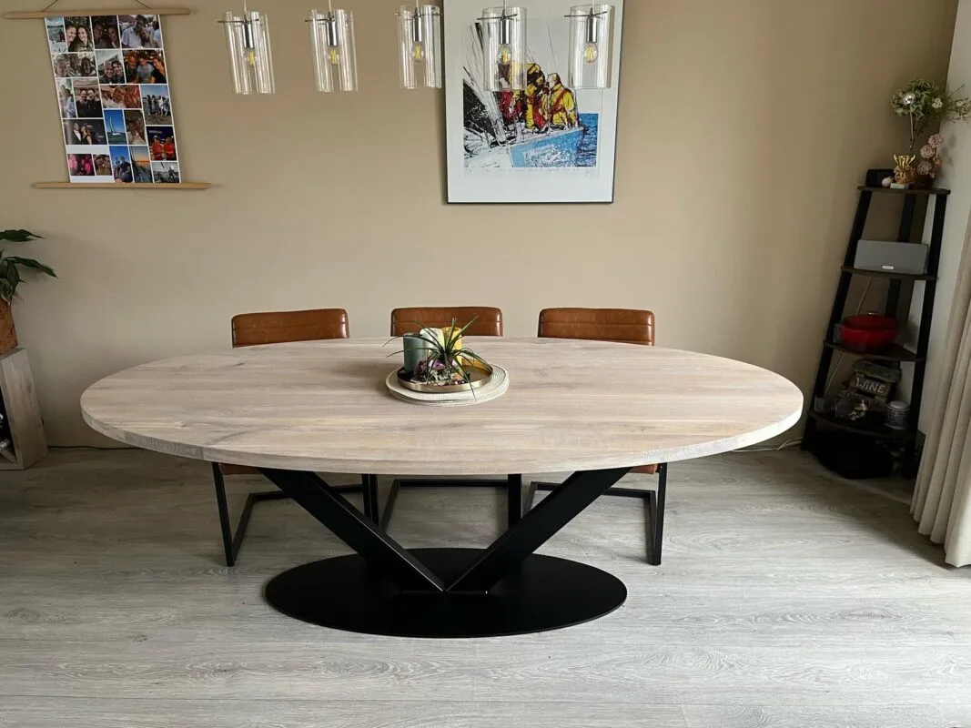 Eiken ovale tafel